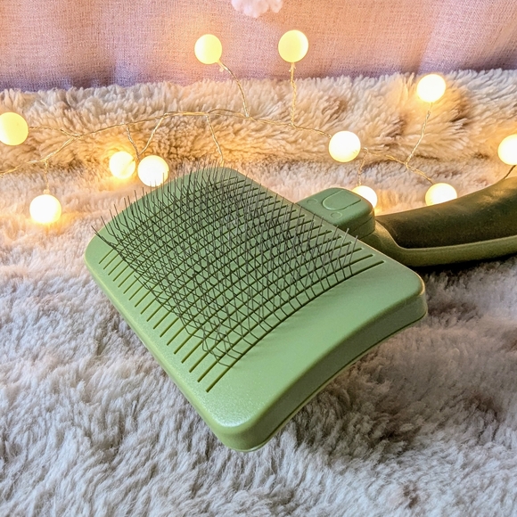 Retractable Dog Brush - Picture 10 of 14